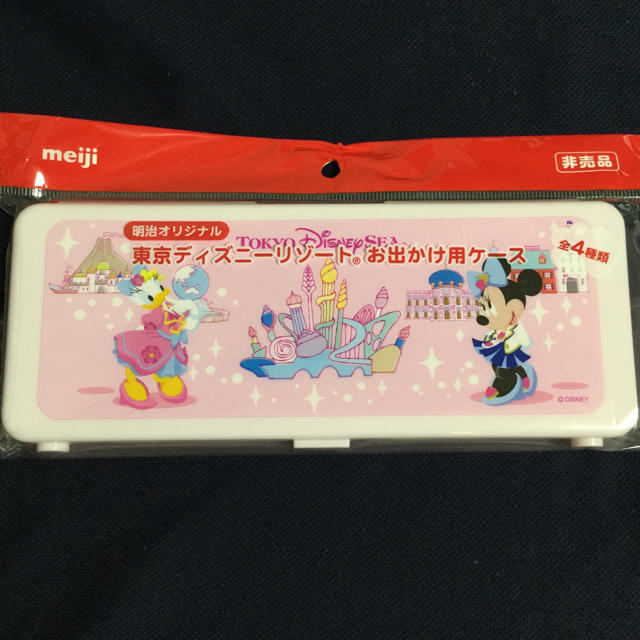 Disney(ディズニー)の【非売品】明治らくらくキューブ♡お出かけ用ケース♡ミニー&デイジー キッズ/ベビー/マタニティの外出/移動用品(その他)の商品写真