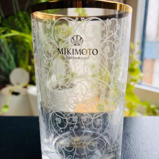 ミキモト(MIKIMOTO)の新品未使用MIKIMOTO 唐草模様に金の縁取り グラス5個(グラス/カップ)