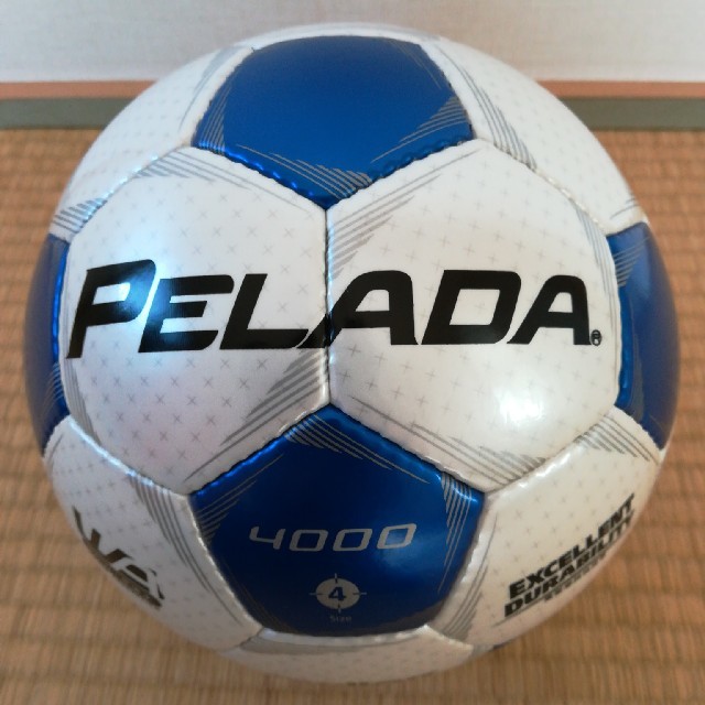 【めがねっこ様専用】サッカーボール4号 スポーツ/アウトドアのサッカー/フットサル(ボール)の商品写真