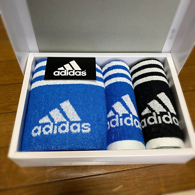 adidas(アディダス)のadidas ハンドタオル・マフラータオルセット インテリア/住まい/日用品の日用品/生活雑貨/旅行(タオル/バス用品)の商品写真