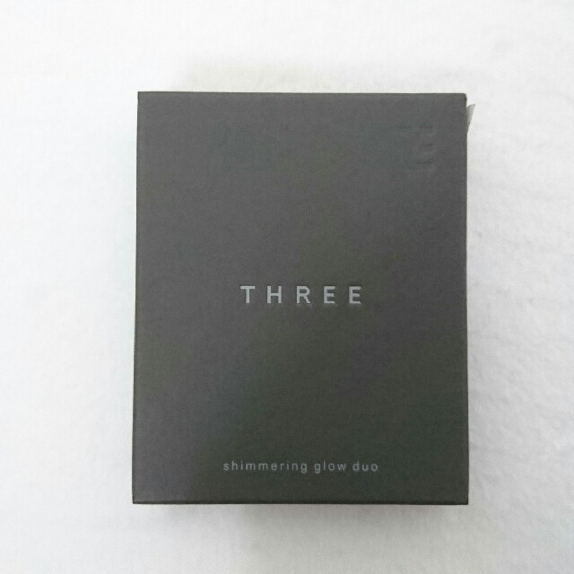 THREE(スリー)の新品未使用    THREE  スリー      シマリング グローデュオ01 コスメ/美容のベースメイク/化粧品(チーク)の商品写真