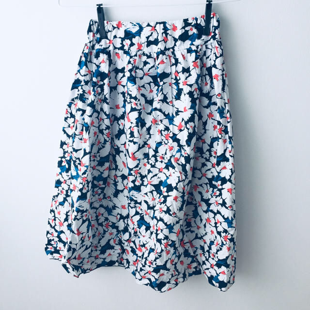GU(ジーユー)の花柄 スカート ミモレ丈 レディースのスカート(ロングスカート)の商品写真