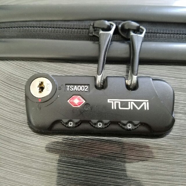 TUMI(トゥミ)のTUMI  ハードキャリーケース 機内持ち込み可 メンズのバッグ(トラベルバッグ/スーツケース)の商品写真