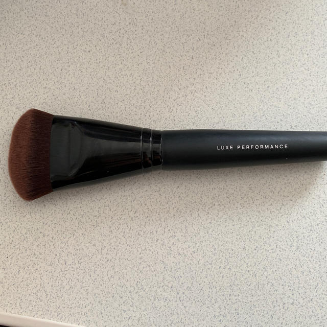 bareMinerals(ベアミネラル)のベアミネラル ファンデーションブラシ コスメ/美容のベースメイク/化粧品(その他)の商品写真