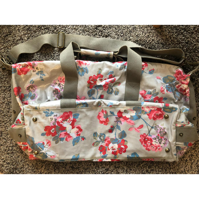 Cath Kidston(キャスキッドソン)の【お値下げ中】Cath Kidson ボストンバッグ 花柄 グレー レディースのバッグ(ボストンバッグ)の商品写真