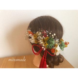 レッドリボン付きホワイトグリーン(ヘアアクセサリー)