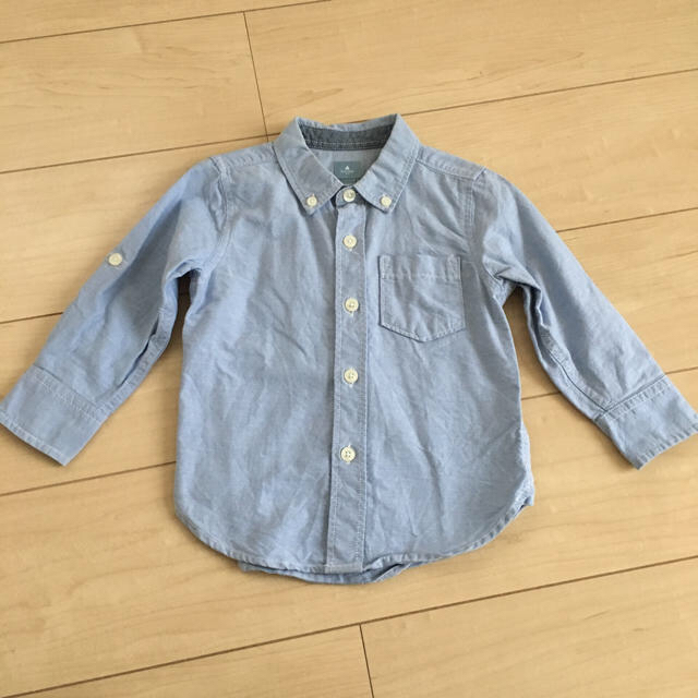 babyGAP(ベビーギャップ)のライトブルーシャツ 90センチ キッズ/ベビー/マタニティのキッズ服男の子用(90cm~)(ブラウス)の商品写真