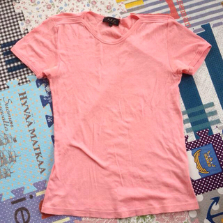 アーペーセー(A.P.C)のサーモンピンクのTシャツ(Tシャツ(半袖/袖なし))