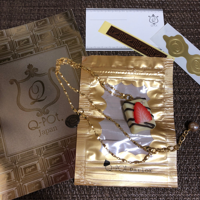 Q-pot.(キューポット)のQ-pot チョコがけいちごネックレス レディースのアクセサリー(ネックレス)の商品写真