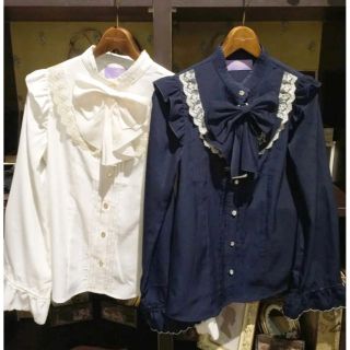 アクシーズファム(axes femme)のリボンブローチ付きブラウス♡axes femme(シャツ/ブラウス(長袖/七分))