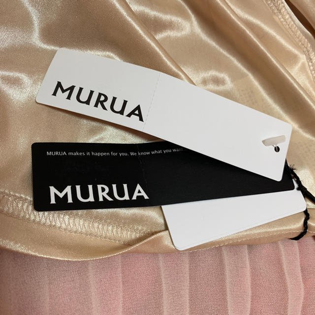 MURUA(ムルーア)のMURUA 後ろ下がりプリーツスカート レディースのスカート(ロングスカート)の商品写真