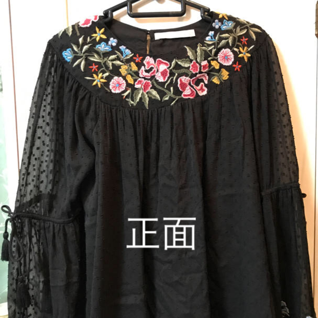 ZARA(ザラ)の黒 花刺繍入り長袖ブラウス レディースのトップス(シャツ/ブラウス(長袖/七分))の商品写真