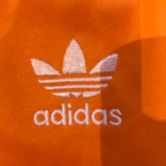 adidas(アディダス)のadidasトラックパンツオレンジ メンズのトップス(ジャージ)の商品写真