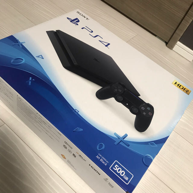 PlayStation4(プレイステーション4)の4台 と コントローラ エンタメ/ホビーのゲームソフト/ゲーム機本体(家庭用ゲーム機本体)の商品写真