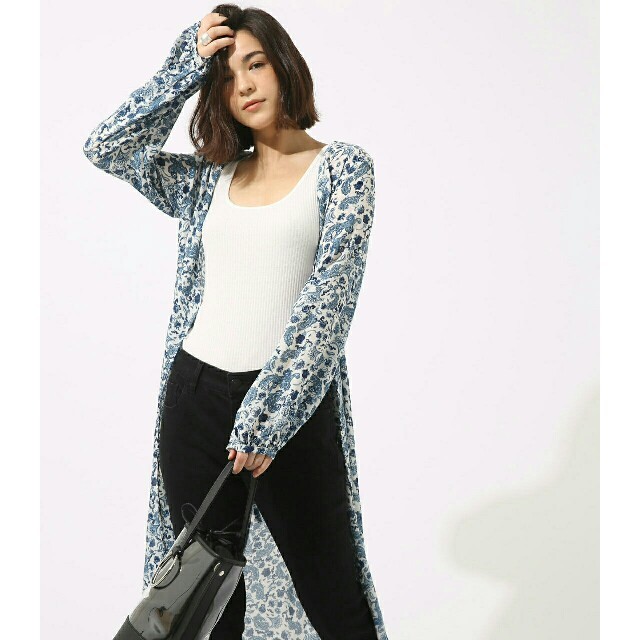 AZUL by moussy(アズールバイマウジー)のアズールbyマウジー AZUL BY MOUSSY ペイズリープリントガウン レディースのトップス(カーディガン)の商品写真