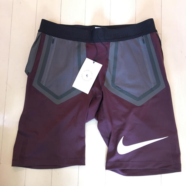 【新品タグ有】Mサイズ NIKE GYAKUSOU テックニット メンズショーツ