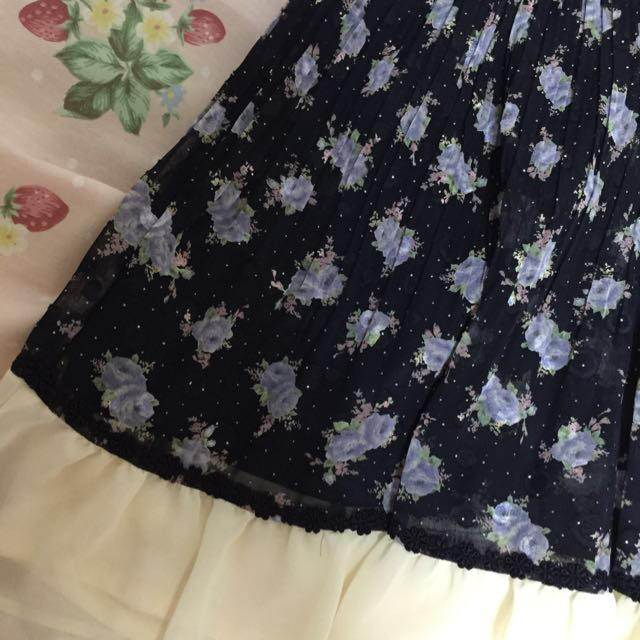 LODISPOTTO(ロディスポット)のLODI＊ネイビー花柄SK レディースのスカート(ひざ丈スカート)の商品写真