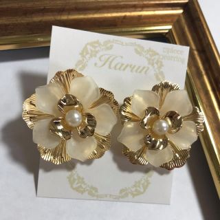  Harun♡ゴールド×すりガラス風お花ピアス♡イヤリング可(ピアス)