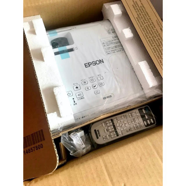 EPSON(エプソン)のDai様専用 新品 Epson EB-W05 プロジェクター スマホ/家電/カメラのテレビ/映像機器(プロジェクター)の商品写真