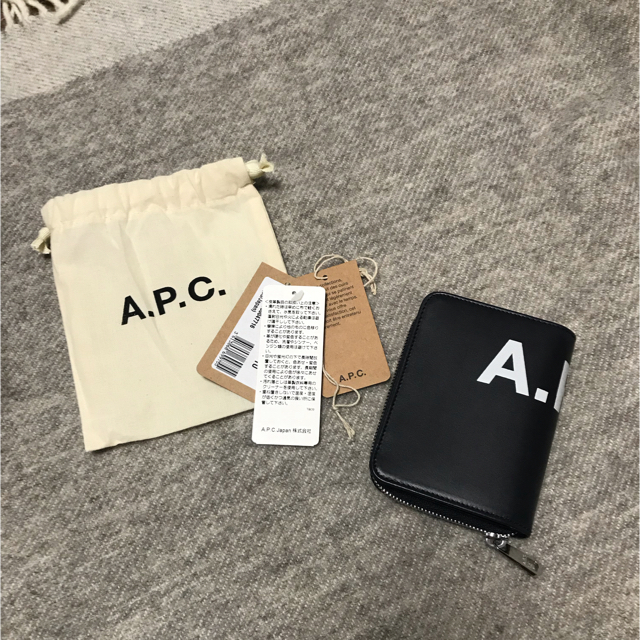 A.P.C(アーペーセー)のアイ様専用【未使用】A.P.C. 二つ折り財布 アーペーセー APC 折り財布 メンズのファッション小物(折り財布)の商品写真