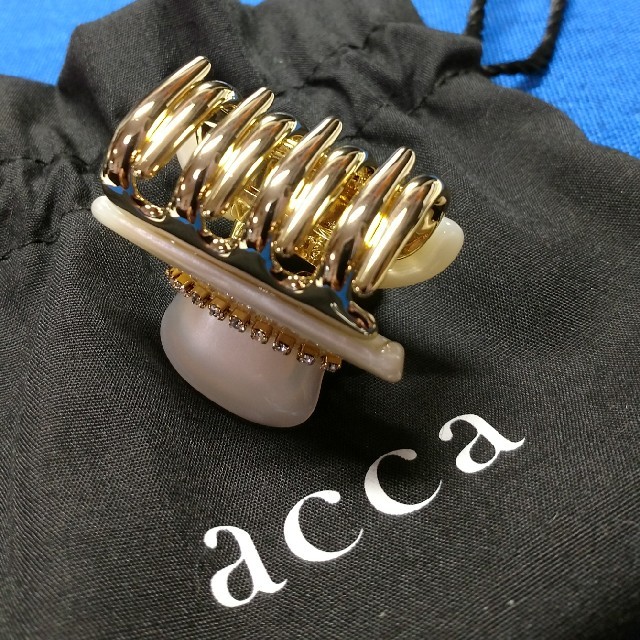 acca(アッカ)の【新品・未使用】acca ☆アッカ ☆ニューコラーナ  小クリップ ホワイト レディースのヘアアクセサリー(バレッタ/ヘアクリップ)の商品写真