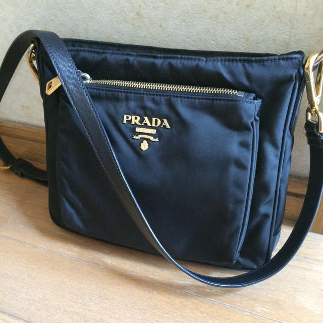 PRADA(プラダ)のPRADA ナイロン×サフィアーノバッグ レディースのバッグ(ショルダーバッグ)の商品写真