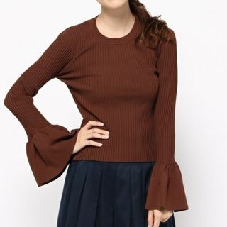 リリーブラウン(Lily Brown)の新品  Lily Brown

袖フリルシンプルニット(カットソー(長袖/七分))