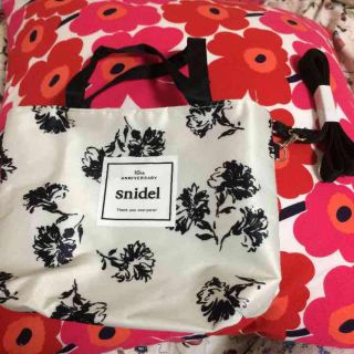 スナイデル(SNIDEL)のsnidel 花柄巾着バッグ(ハンドバッグ)