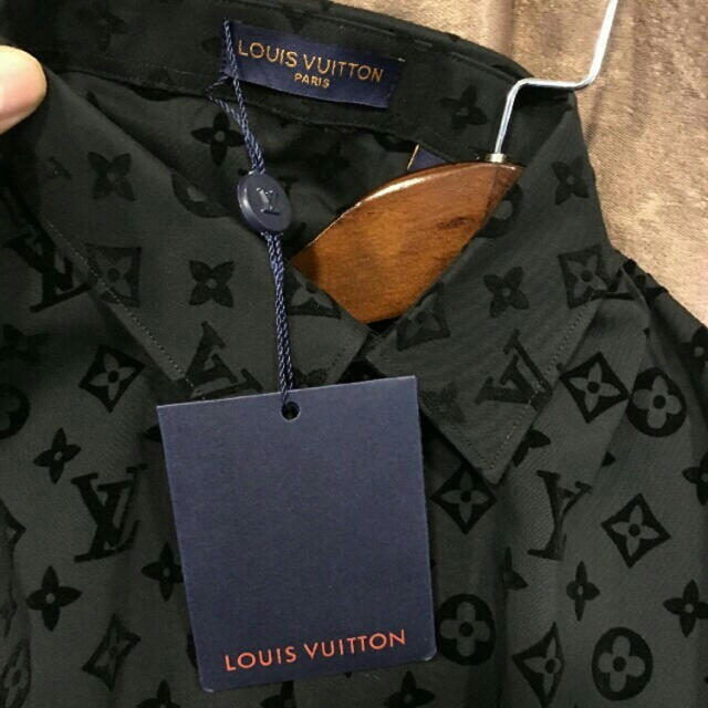 LOUIS VUITTON - ルイヴィトン モノグラム メンズ シャツの通販 LOUIS VUITTON - ルイヴィトン モノグラム メンズ シャツの通販