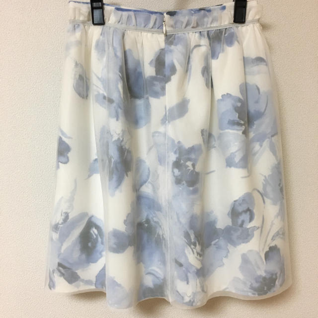 MISCH MASCH(ミッシュマッシュ)のミッシュマッシュ  花柄チュールスカート ブルー ホワイト 美品 S 春 膝丈 レディースのスカート(ひざ丈スカート)の商品写真