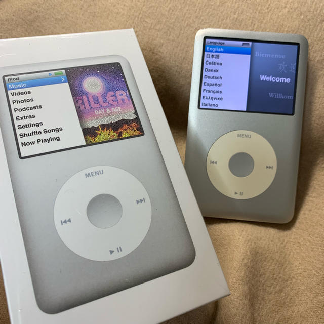 Apple(アップル)のiPod classic 160GB 付属品新品！ スマホ/家電/カメラのオーディオ機器(ポータブルプレーヤー)の商品写真