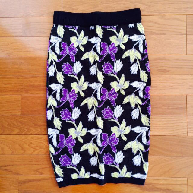 SLY(スライ)の花柄タイトスカート レディースのスカート(ひざ丈スカート)の商品写真