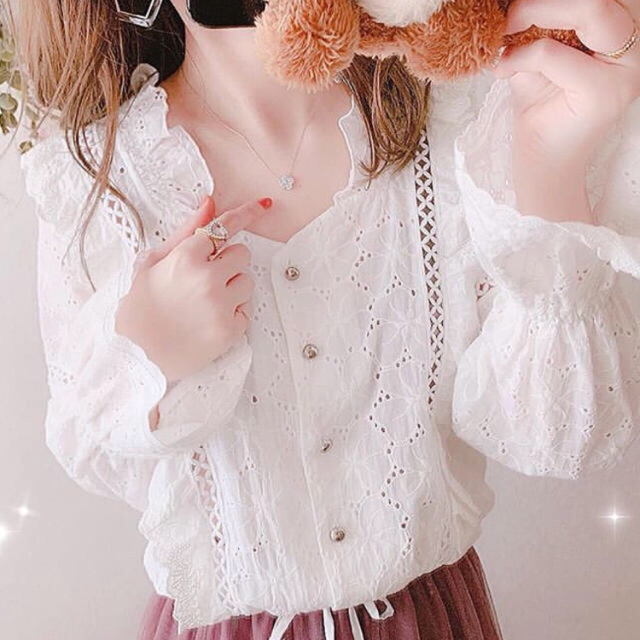 Lily Brown(リリーブラウン)のあさみん様専用♡リリーブラウン  cotton刺繍ブラウス レディースのトップス(シャツ/ブラウス(半袖/袖なし))の商品写真