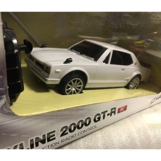 スカイライン 2000 GTR 箱スカ ラジコンカー ホワイト (ホビーラジコン)