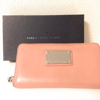 マークバイマークジェイコブス(MARC BY MARC JACOBS)のレザーCLASSIC Qラウンド長財布(財布)