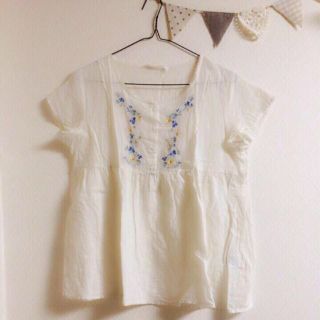 サマンサモスモス(SM2)の花刺繍ブラウス(シャツ/ブラウス(半袖/袖なし))