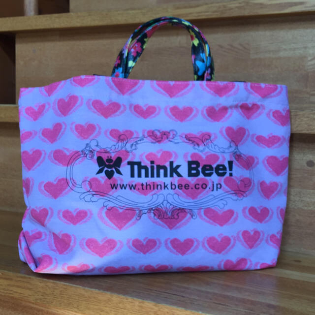 Think Bee!(シンクビー)のThink Bee！フラワープリントバッグ&ポーチ セット 未使用品 レディースのバッグ(ハンドバッグ)の商品写真