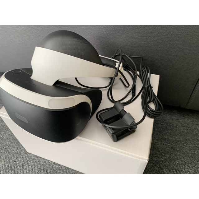 PlayStation VR(プレイステーションヴィーアール)のプレステーション4 VR カメラ同梱版  エンタメ/ホビーのゲームソフト/ゲーム機本体(家庭用ゲーム機本体)の商品写真