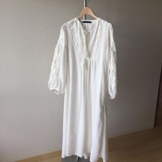 ザラ(ZARA)のZARA  リネン風 刺繍ワンピース（XS）(ロングワンピース/マキシワンピース)