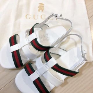 グッチ(Gucci)の☆キラキラ様☆GUCCI グッチ キッズ サンダル 白(サンダル)