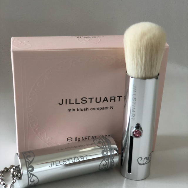 JILLSTUART(ジルスチュアート)のジルスチュアート チークブラシ コスメ/美容のベースメイク/化粧品(チーク)の商品写真