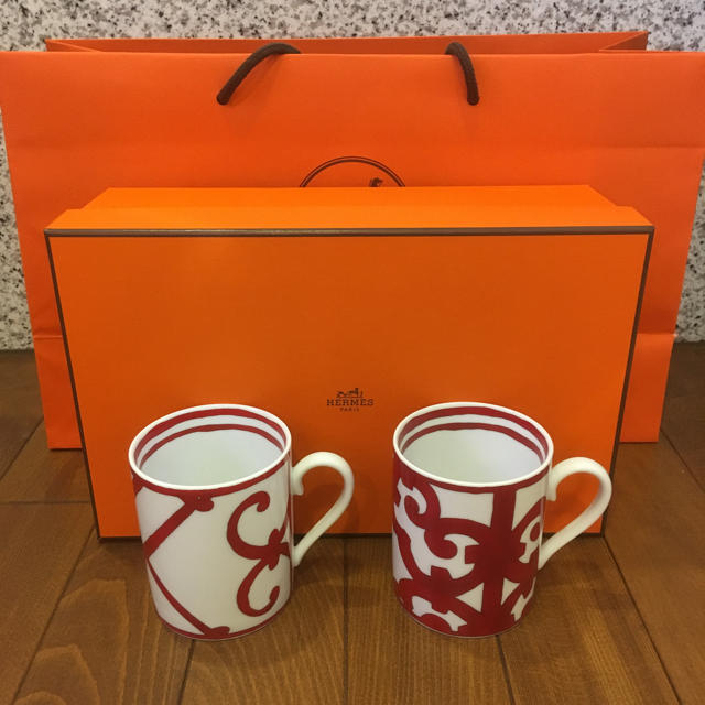 Hermes(エルメス)のエルメス HERMES マグカップ ガダルキヴィール ペア《正規品》新品未使用 インテリア/住まい/日用品のキッチン/食器(グラス/カップ)の商品写真