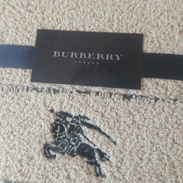 BURBERRY(バーバリー)のBURBERRY バーバリー チェック柄 タオルセット 新品未使用品 インテリア/住まい/日用品の日用品/生活雑貨/旅行(タオル/バス用品)の商品写真