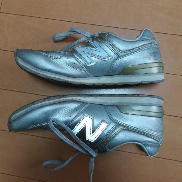 New Balance(ニューバランス)のnew balance 576 23cm シルバーカラー レディースの靴/シューズ(スニーカー)の商品写真