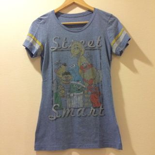 フォーエバートゥエンティーワン(FOREVER 21)のセサミストリートTシャツ(Tシャツ(半袖/袖なし))