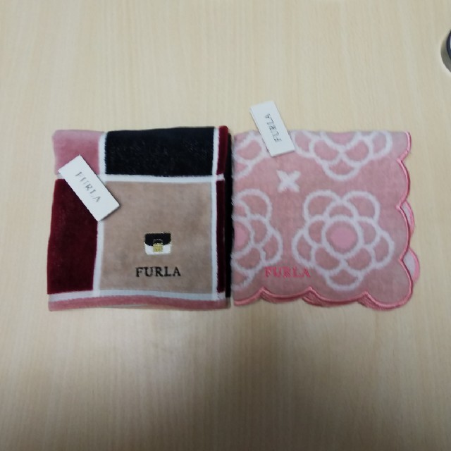 Furla(フルラ)のフルラ タオルハンカチ 2枚 新品 (B) レディースのファッション小物(ハンカチ)の商品写真