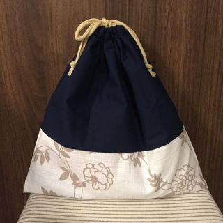 くっきぃ5943様専用♡27 お着替え袋♡白花 ベージュ紐(外出用品)