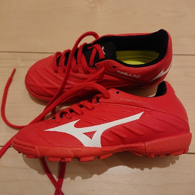 MIZUNO(ミズノ)のｻｯｶｰﾄﾚｰﾆﾝｸﾞｼｭｰｽﾞ キッズ/ベビー/マタニティのキッズ靴/シューズ(15cm~)(その他)の商品写真