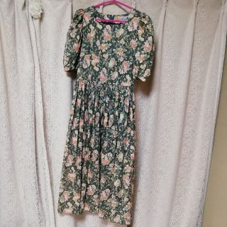 ローラアシュレイ(LAURA ASHLEY)の【送料込】ローラアシュレイ♡花柄ワンピース(ひざ丈ワンピース)