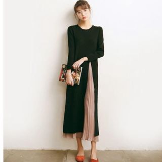 ザラ(ZARA)の本日のみ値下げ 新品 サイドプリーツ ロングワンピース インスタ映え(ロングワンピース/マキシワンピース)